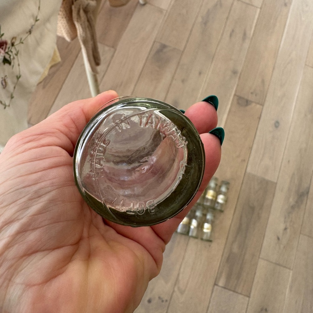 Unique Vintage Glass Spice Jars with Gold Labels - Picture 4 of 5